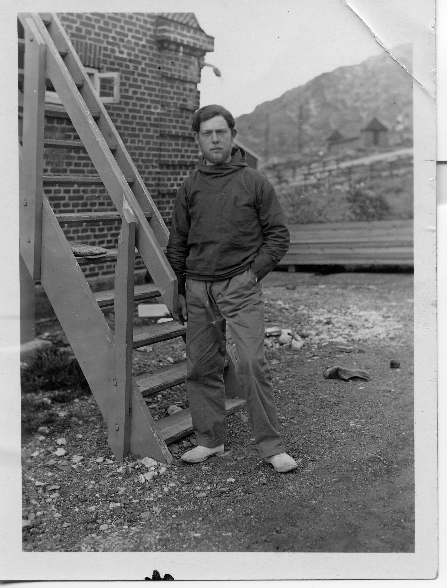 Gustaf Munch-Petersen i Grønland, 20 år gammel, 1932.