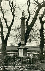 Willemoes-monumentet på Odden Kirkegård. Klik for større billede